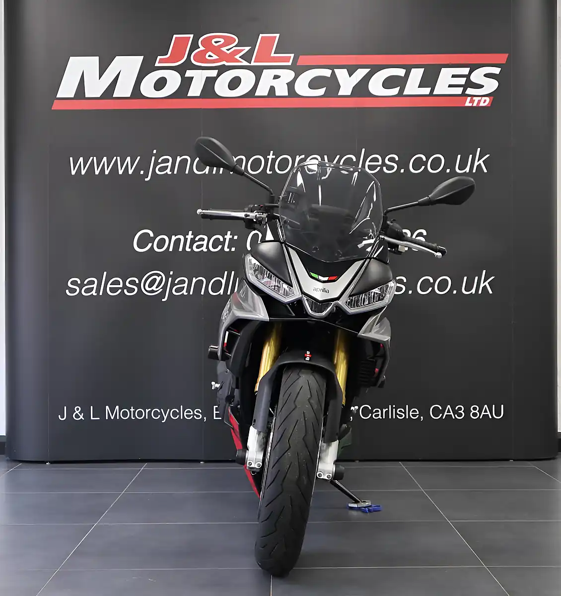 Used 2024 Aprilia Tuono Grey - Interior and Exterior details 3