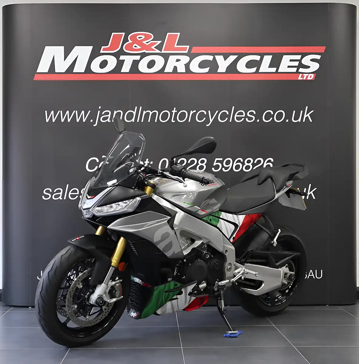 Used 2024 Aprilia Tuono Grey - Interior and Exterior details 4