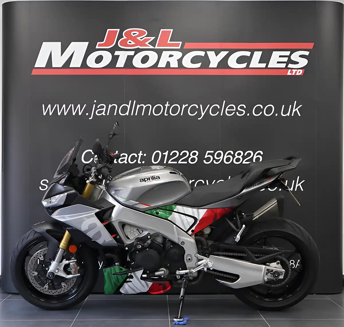 Used 2024 Aprilia Tuono Grey - Interior and Exterior details 5