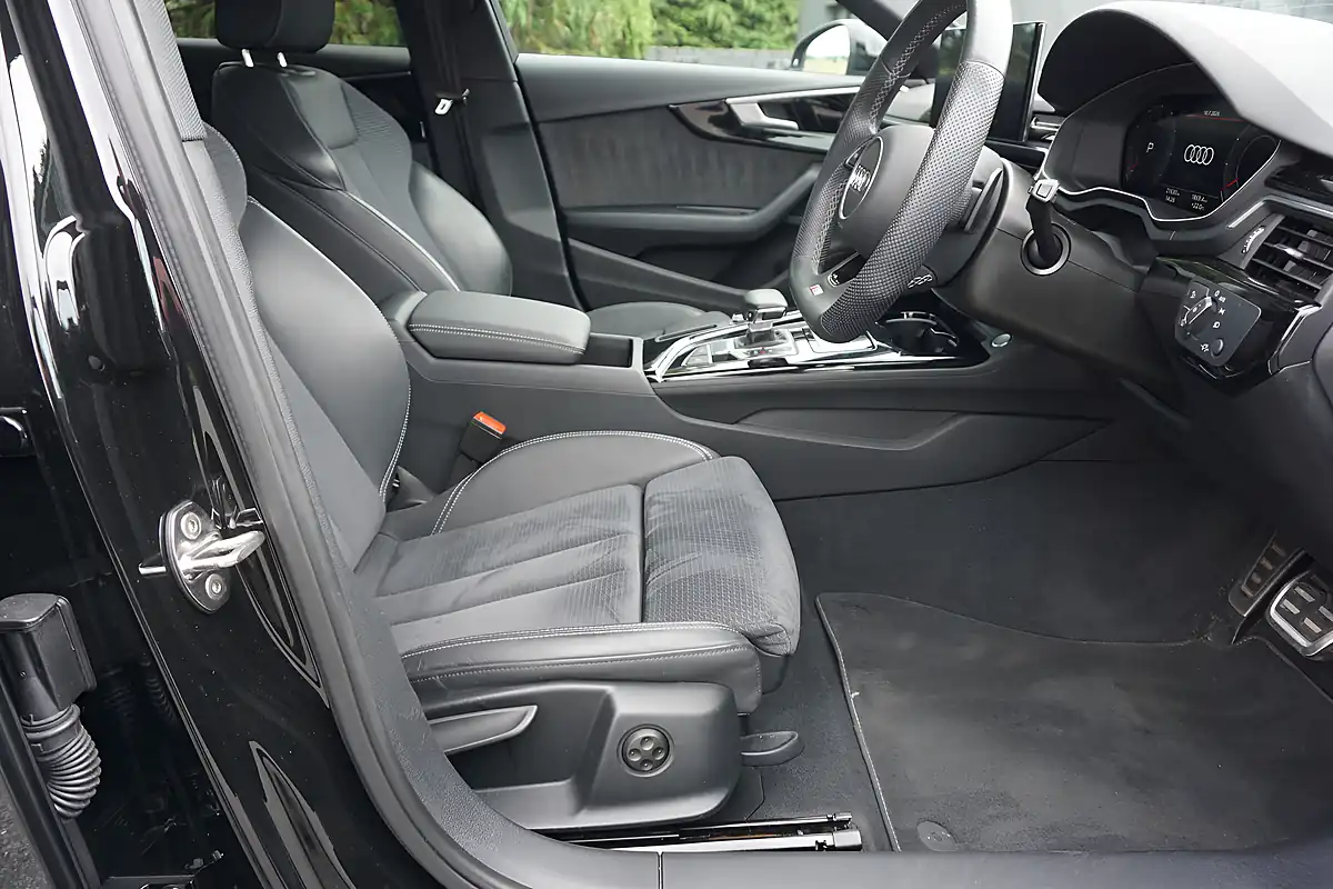 Used 2024 Audi A4 Avant Black Edition Black - Interior and Exterior details 12