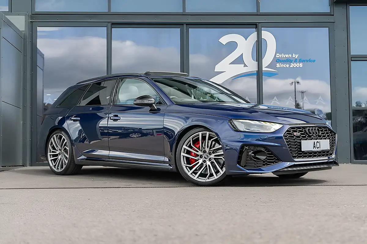 Used 2024 Audi RS4 Avant Vorsprung Navarra Blue - Front View