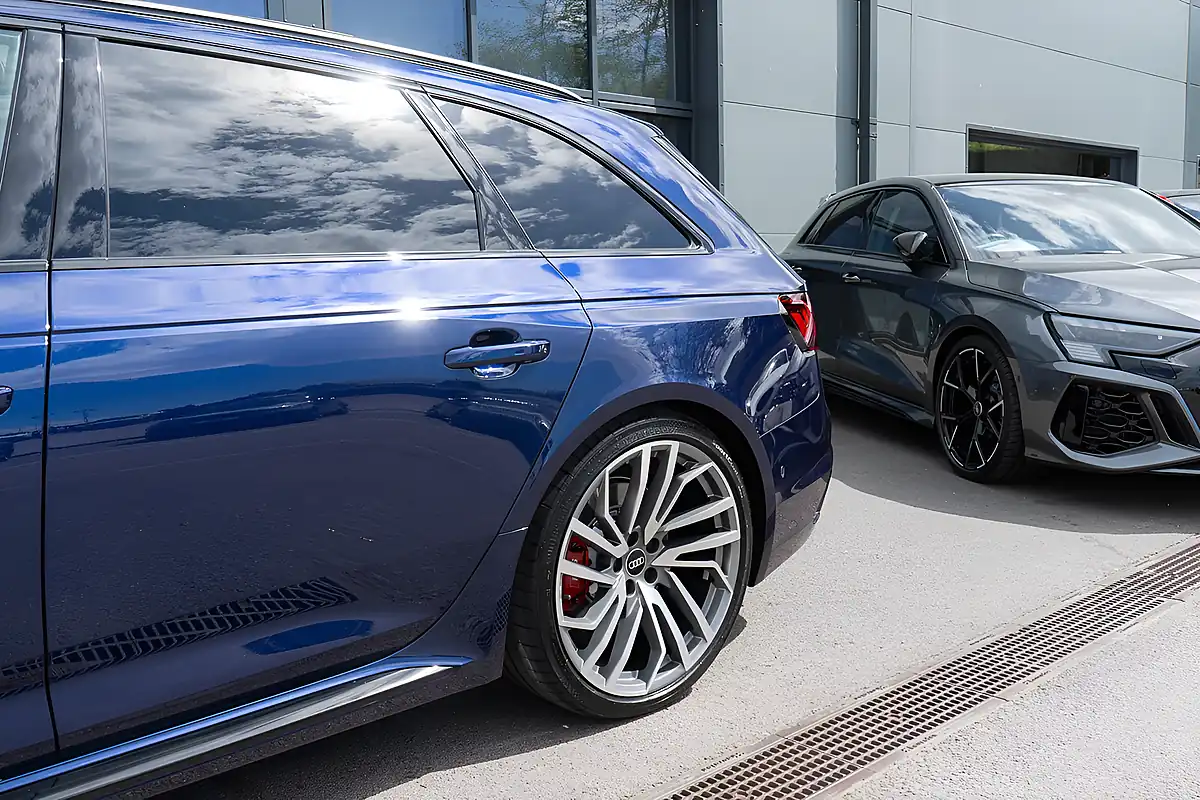 Used 2024 Audi RS4 Avant Vorsprung Navarra Blue - Interior and Exterior details 13