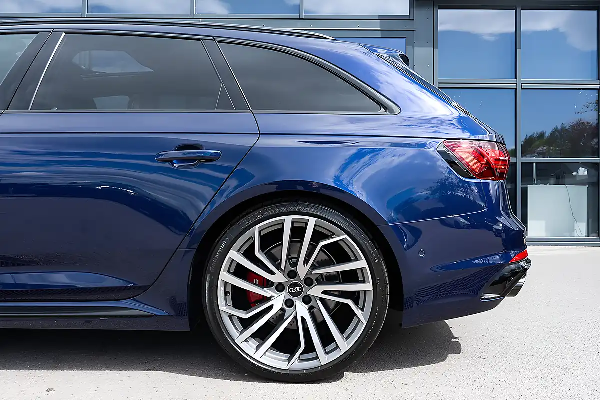 Used 2024 Audi RS4 Avant Vorsprung Navarra Blue - Interior and Exterior details 14