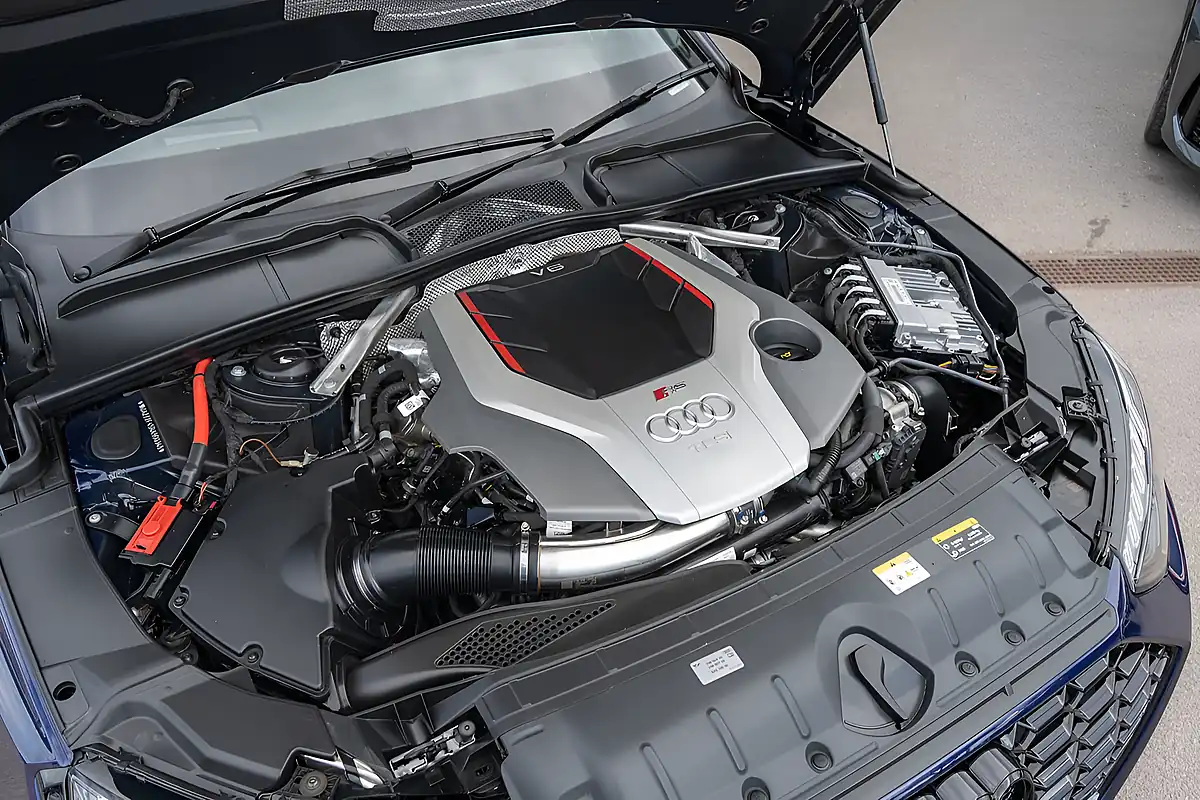 Used 2024 Audi RS4 Avant Vorsprung Navarra Blue - Interior and Exterior details 18