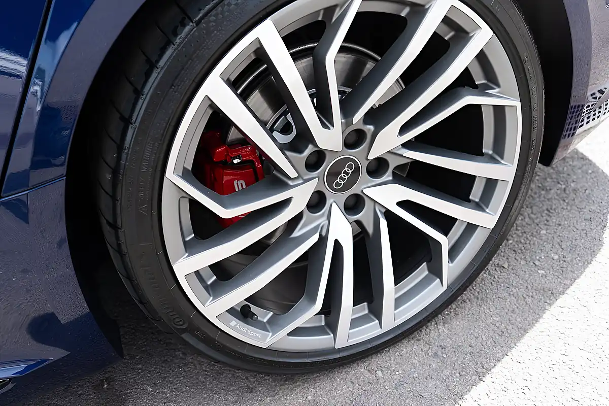 Used 2024 Audi RS4 Avant Vorsprung Navarra Blue - Interior and Exterior details 20