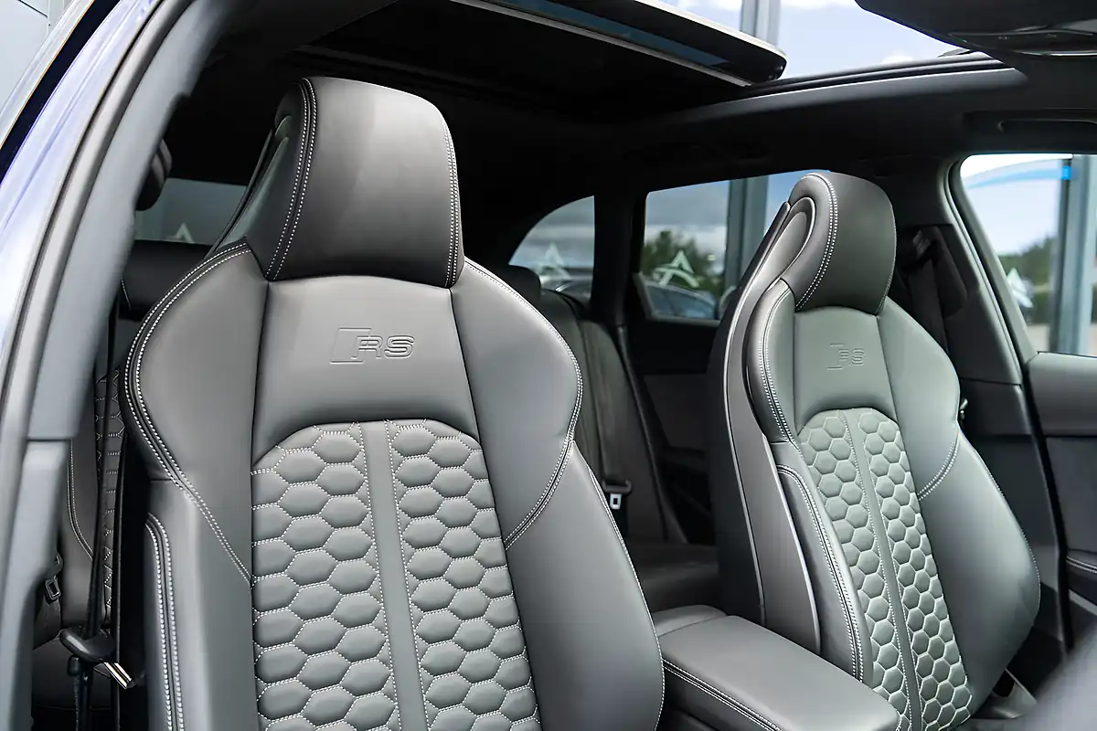 Used 2024 Audi RS4 Avant Vorsprung Navarra Blue - Interior and Exterior details 4