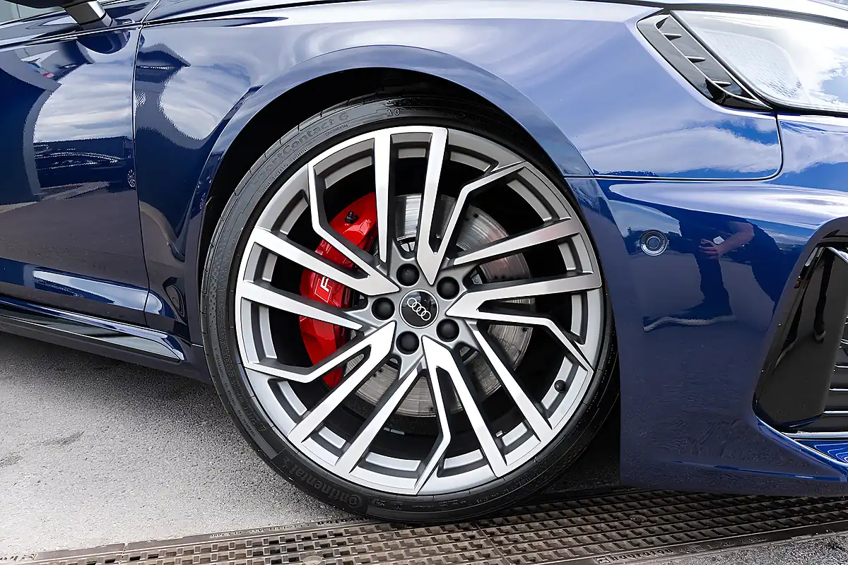 Used 2024 Audi RS4 Avant Vorsprung Navarra Blue - Interior and Exterior details 6