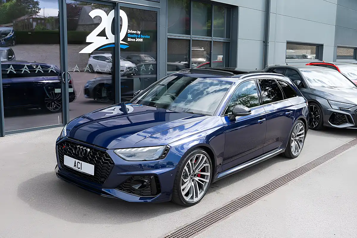 Used 2024 Audi RS4 Avant Vorsprung Navarra Blue - Interior and Exterior details 7