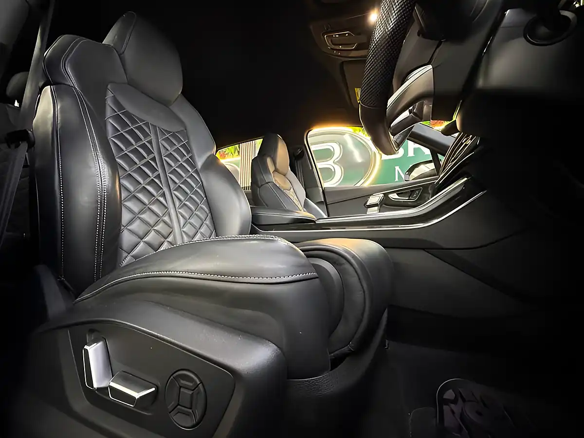 Used 2024 Audi SQ7 Black Edition Grey - Interior and Exterior details 17
