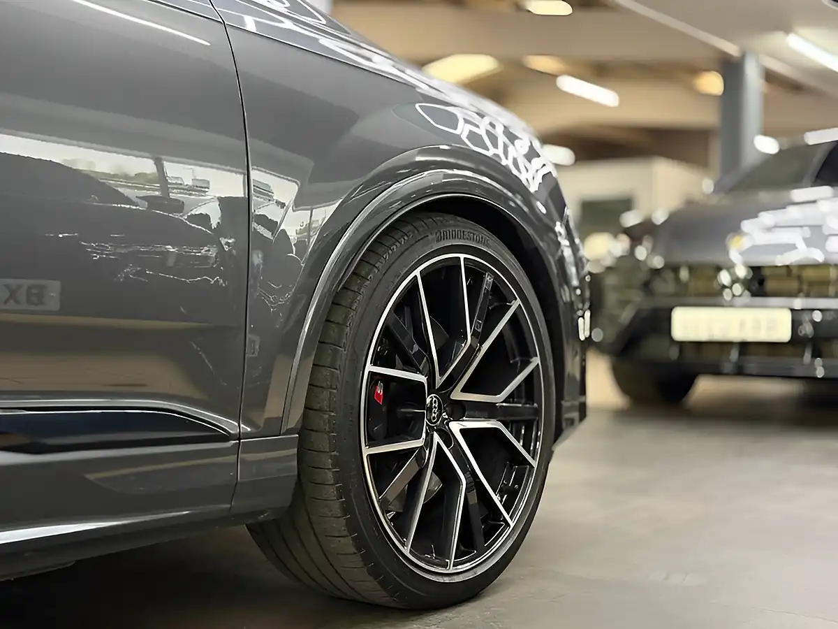 Used 2024 Audi SQ7 Black Edition Grey - Interior and Exterior details 9