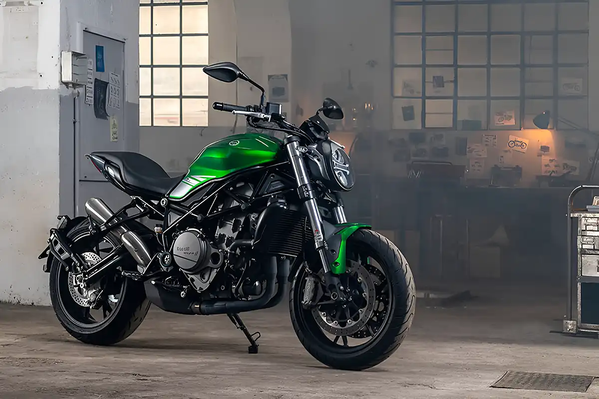 Used 2024 Benelli 752 S Green - Front View