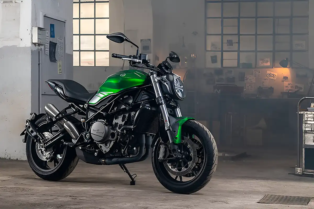 Used 2024 Benelli 752 S Green - Front View