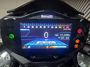Used 2024 Benelli 752S Green - Interior and Exterior details 13