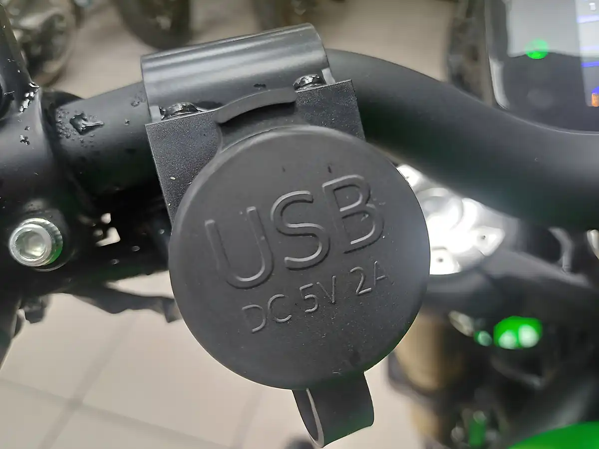 Used 2024 Benelli 752S Green - Interior and Exterior details 14