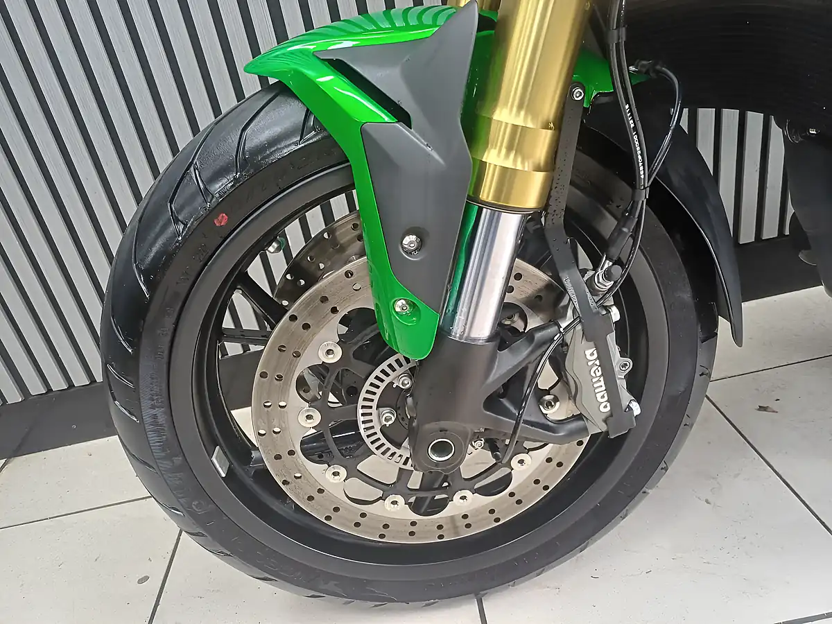 Used 2024 Benelli 752S Green - Interior and Exterior details 18