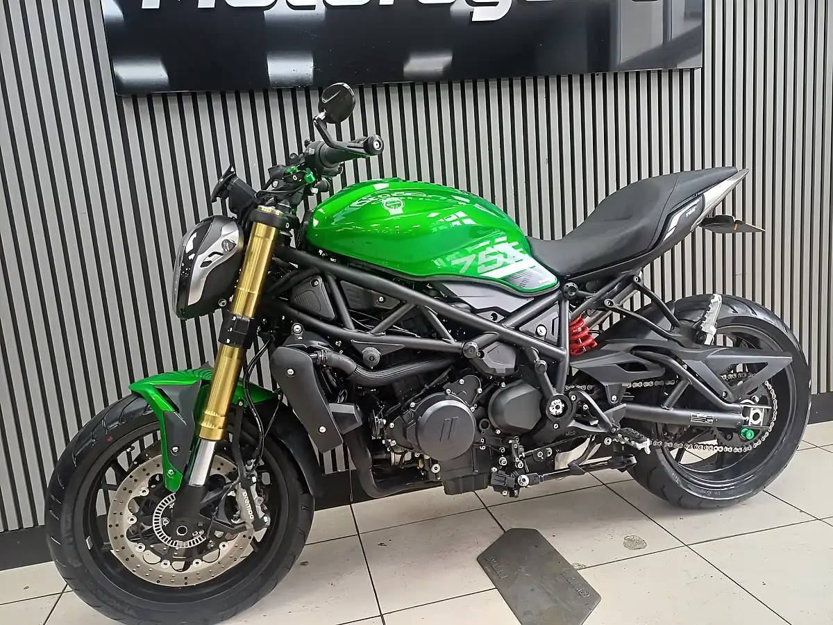 Used 2024 Benelli 752S Green - Interior and Exterior details 6