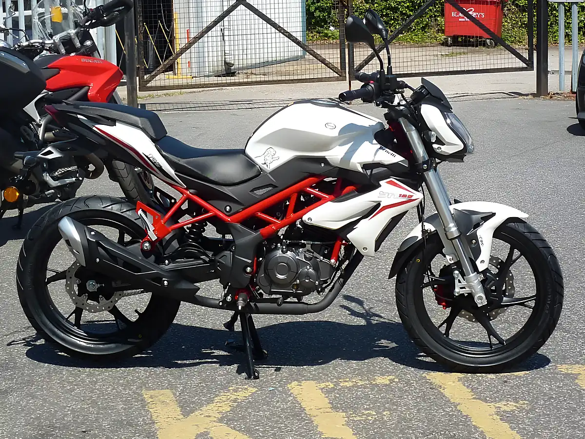 Used 2024 Benelli Bn 125 - Interior and Exterior details 5