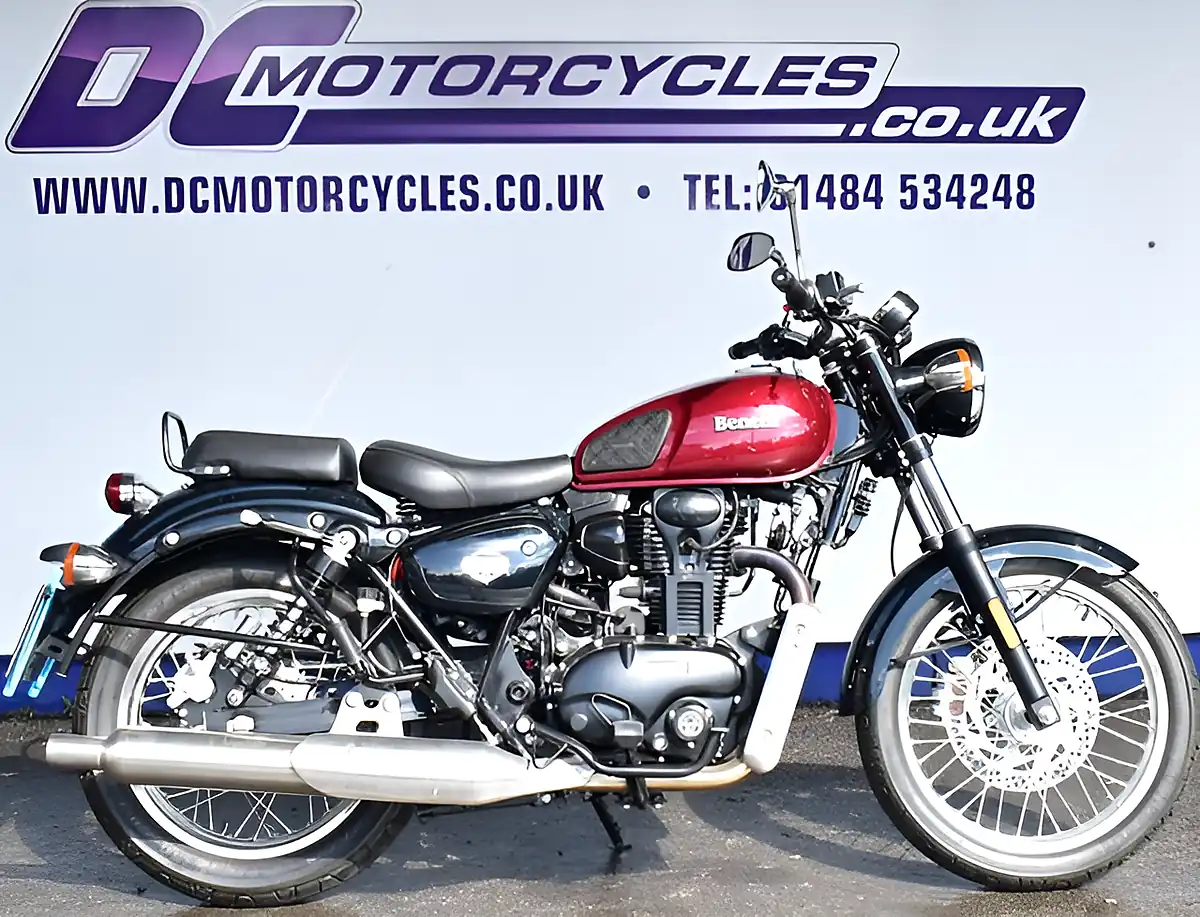 Used 2024 Benelli Imperiale 400 Roadster/Retro Red - Front View