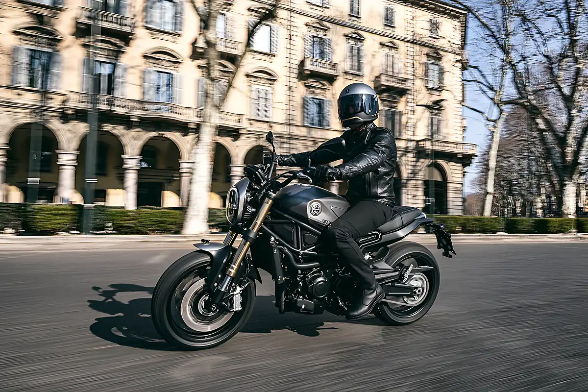 Used 2024 Benelli Leoncino 800 Steel Grey - Interior and Exterior details 3