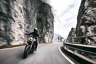 Used 2024 Benelli Leoncino 800 Steel Grey - Interior and Exterior details 7
