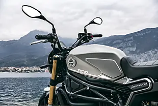Used 2024 Benelli Leoncino 800 Steel Grey - Interior and Exterior details 9