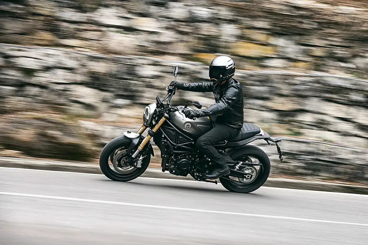Used 2024 Benelli Leoncino 800 Steel Grey - Interior and Exterior details 2