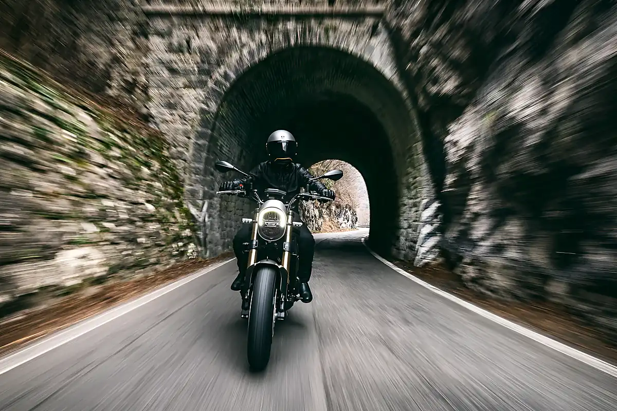 Used 2024 Benelli Leoncino 800 Steel Grey - Interior and Exterior details 5