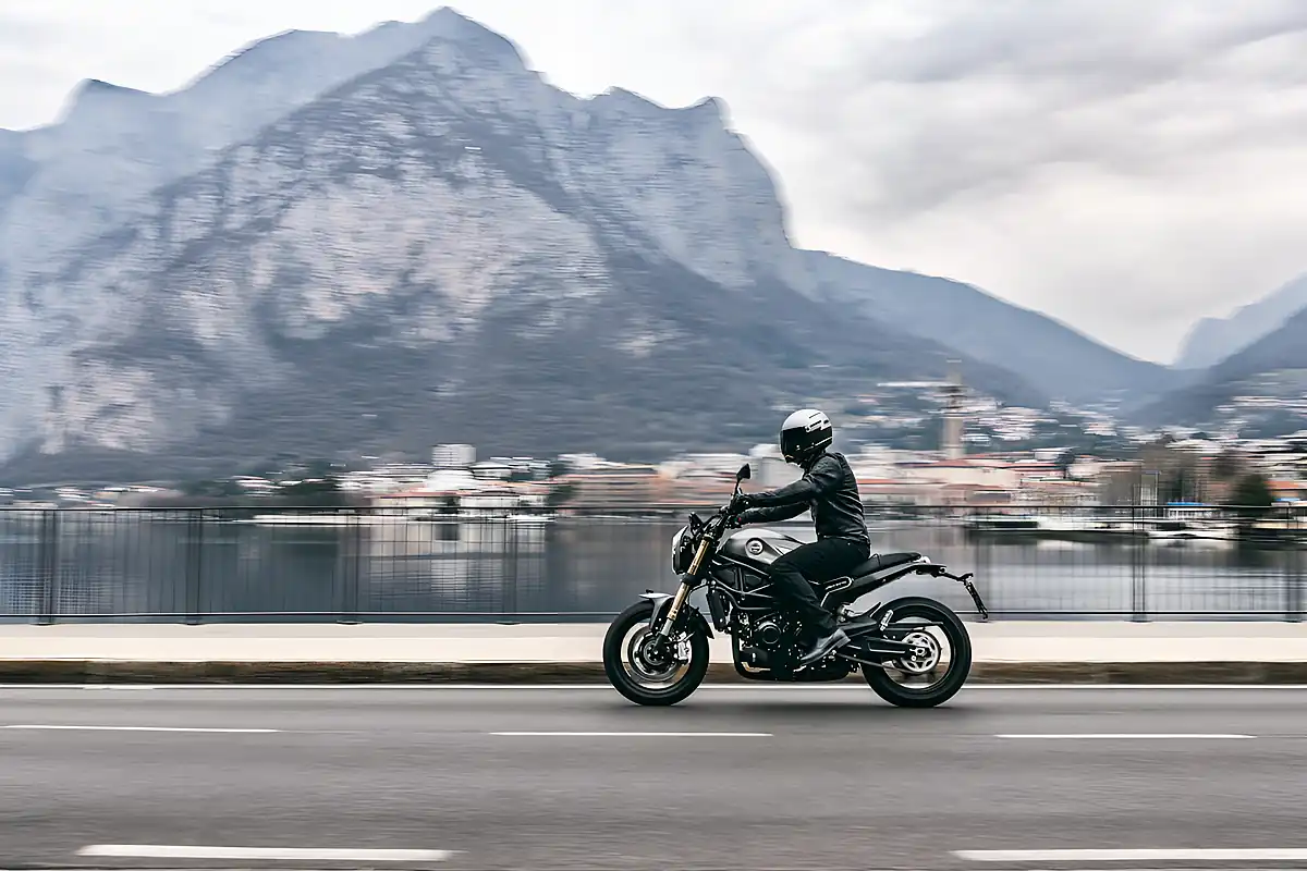 Used 2024 Benelli Leoncino 800 Steel Grey - Interior and Exterior details 6