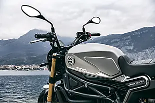 Used 2024 Benelli Leoncino 800 Steel Grey - Interior and Exterior details 9