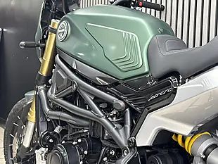 Used 2024 Benelli Leoncino 800 Trail Green - Interior and Exterior details 17