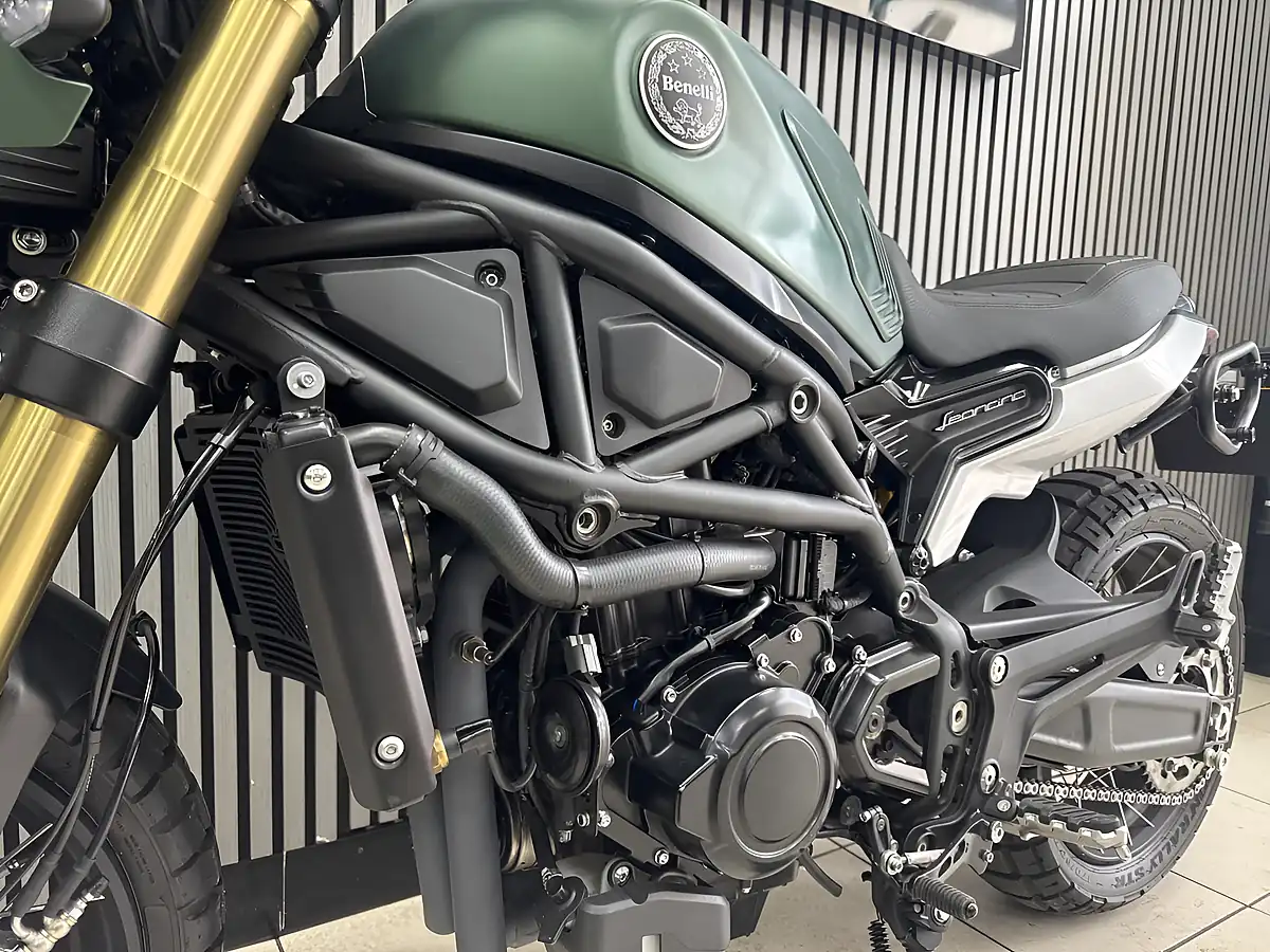 Used 2024 Benelli Leoncino 800 Trail Green - Interior and Exterior details 19