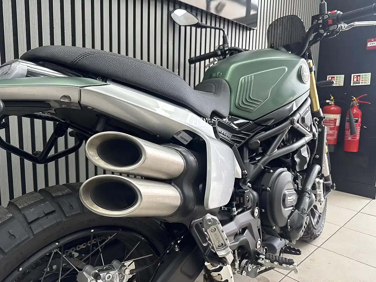 Used 2024 Benelli Leoncino 800 Trail Green - Interior and Exterior details 4