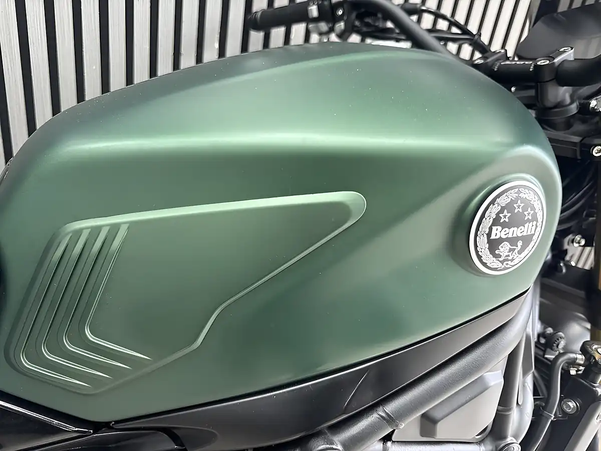 Used 2024 Benelli Leoncino 800 Trail Green - Interior and Exterior details 8