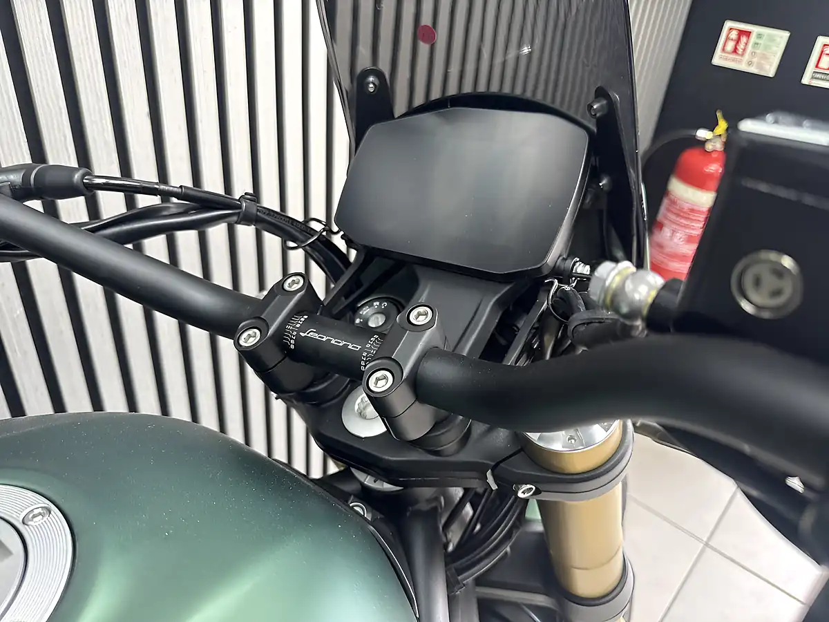 Used 2024 Benelli Leoncino 800 Trail Green - Interior and Exterior details 9