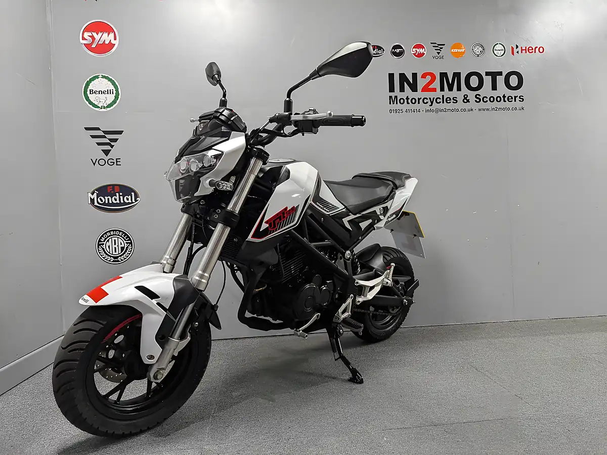 Used 2024 Benelli Tnt 125 White - Interior and Exterior details 13