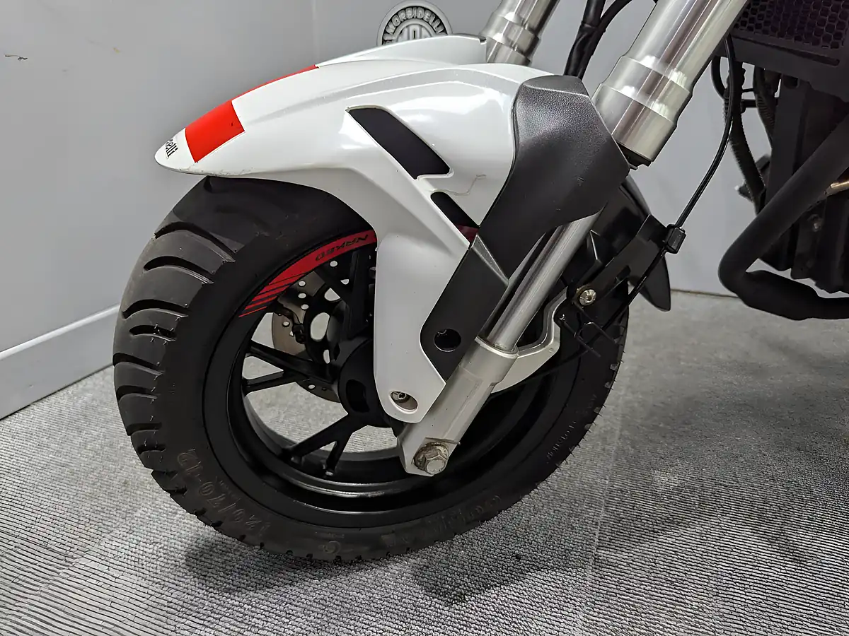Used 2024 Benelli Tnt 125 White - Interior and Exterior details 14
