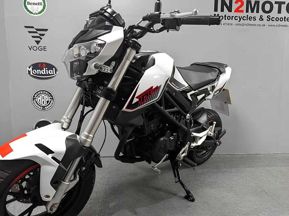 Used 2024 Benelli Tnt 125 White - Interior and Exterior details 16