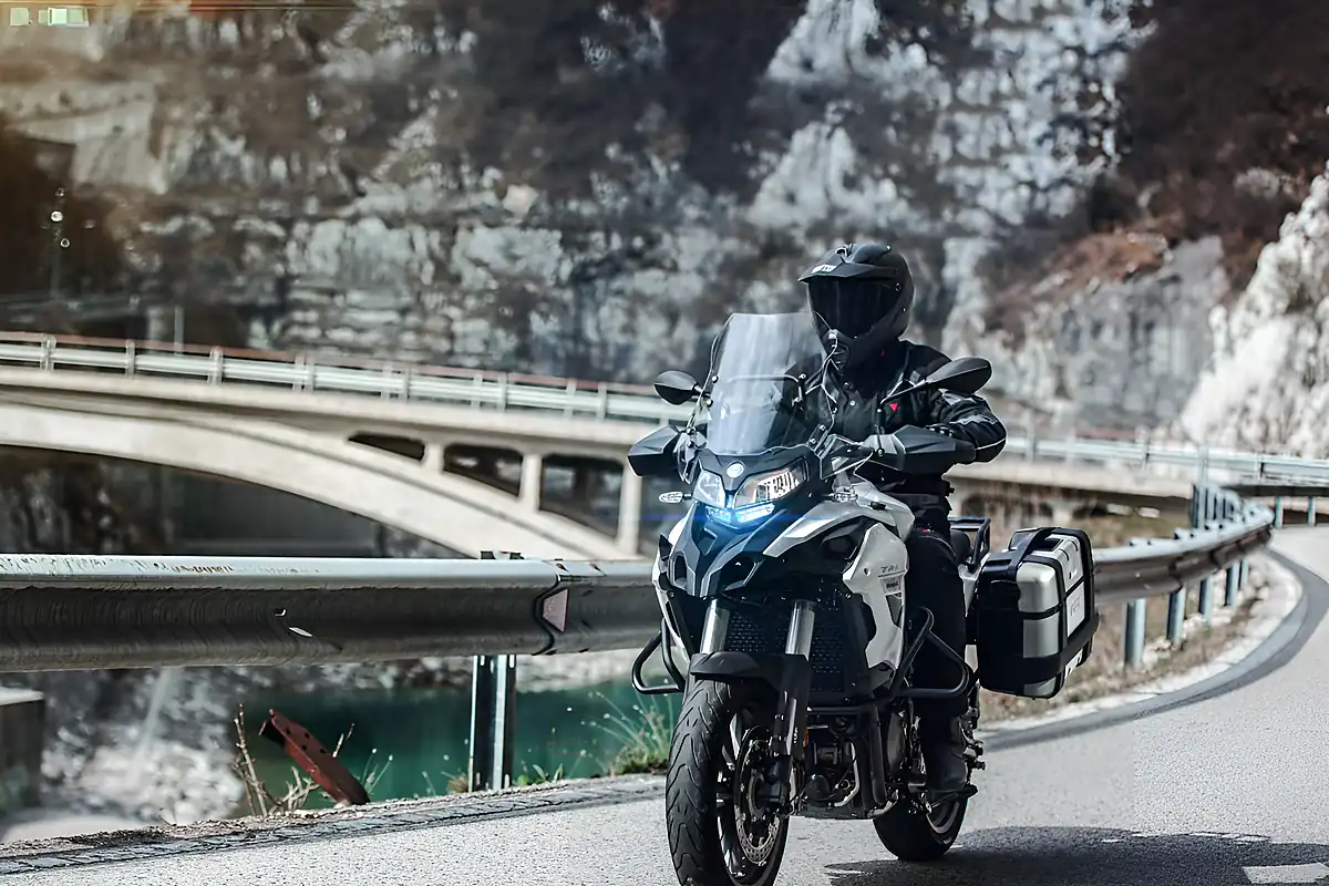 Used 2024 Benelli Trk 502 Grey - Interior and Exterior details 3