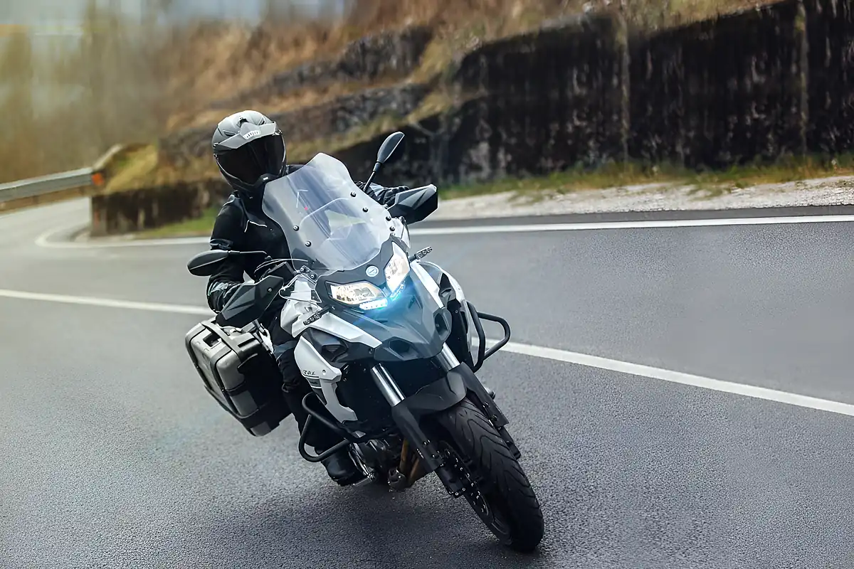 Used 2024 Benelli Trk 502 Grey - Interior and Exterior details 4