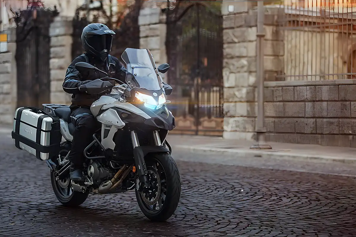 Used 2024 Benelli Trk 502 Grey - Interior and Exterior details 7