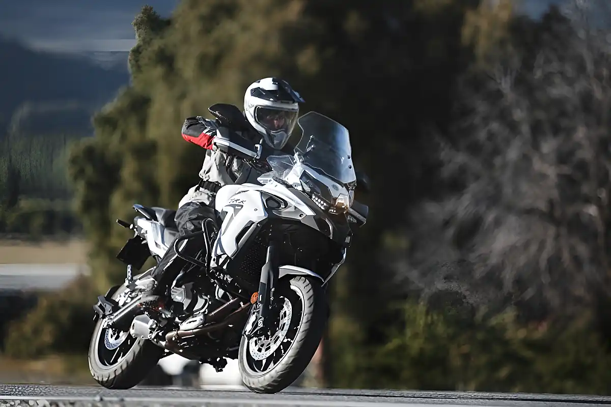 Used 2024 Benelli Trk 502 Grey - Interior and Exterior details 8