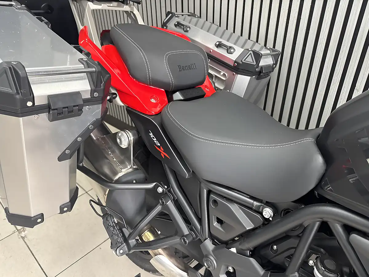 Used 2024 Benelli Trk 702 X Brown - Interior and Exterior details 8