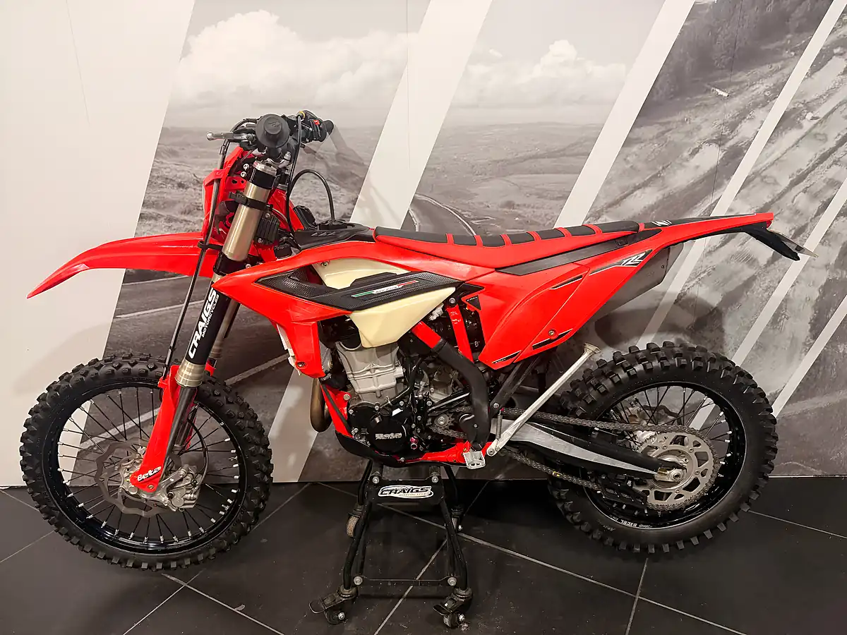 Used 2024 Beta Rr Red - Interior and Exterior details 8