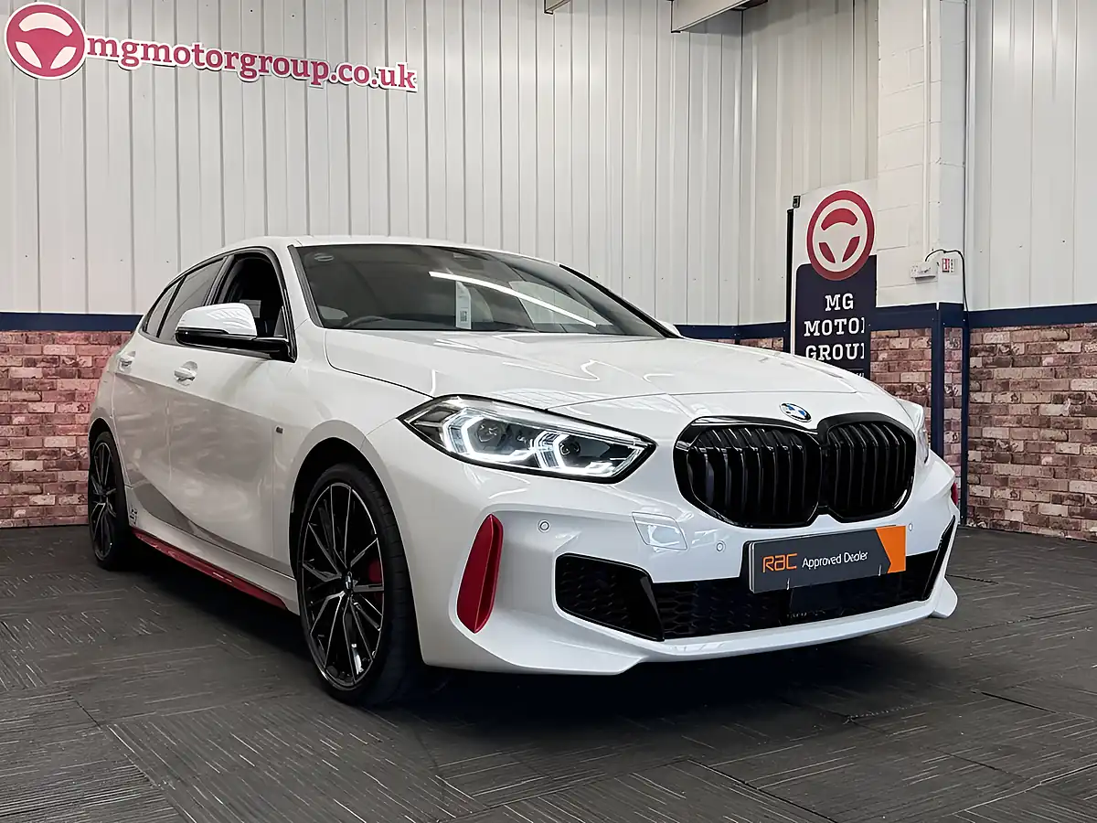 Used 2024 BMW 1 Series Pro Pack (lcp) White - Interior and Exterior details 10