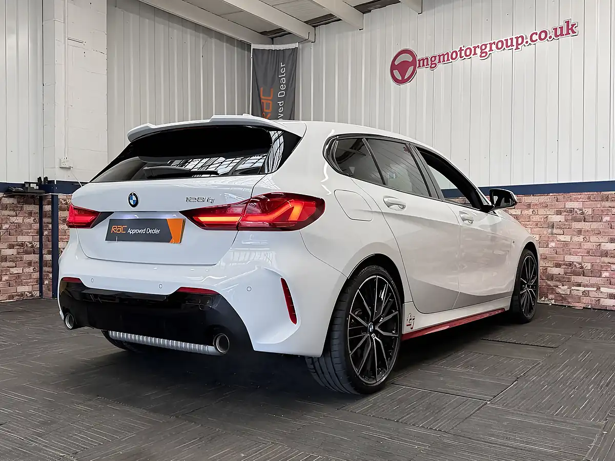 Used 2024 BMW 1 Series Pro Pack (lcp) White - Interior and Exterior details 17