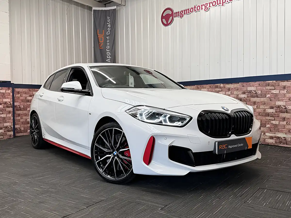 Used 2024 BMW 1 Series Pro Pack (lcp) White - Interior and Exterior details 3