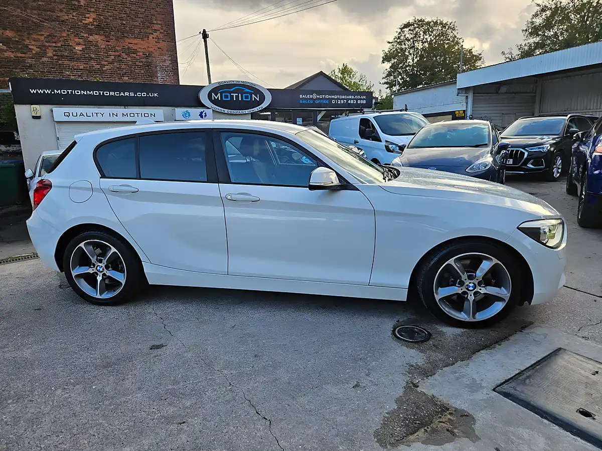 Used 2024 BMW 116 I White - Interior and Exterior details 3