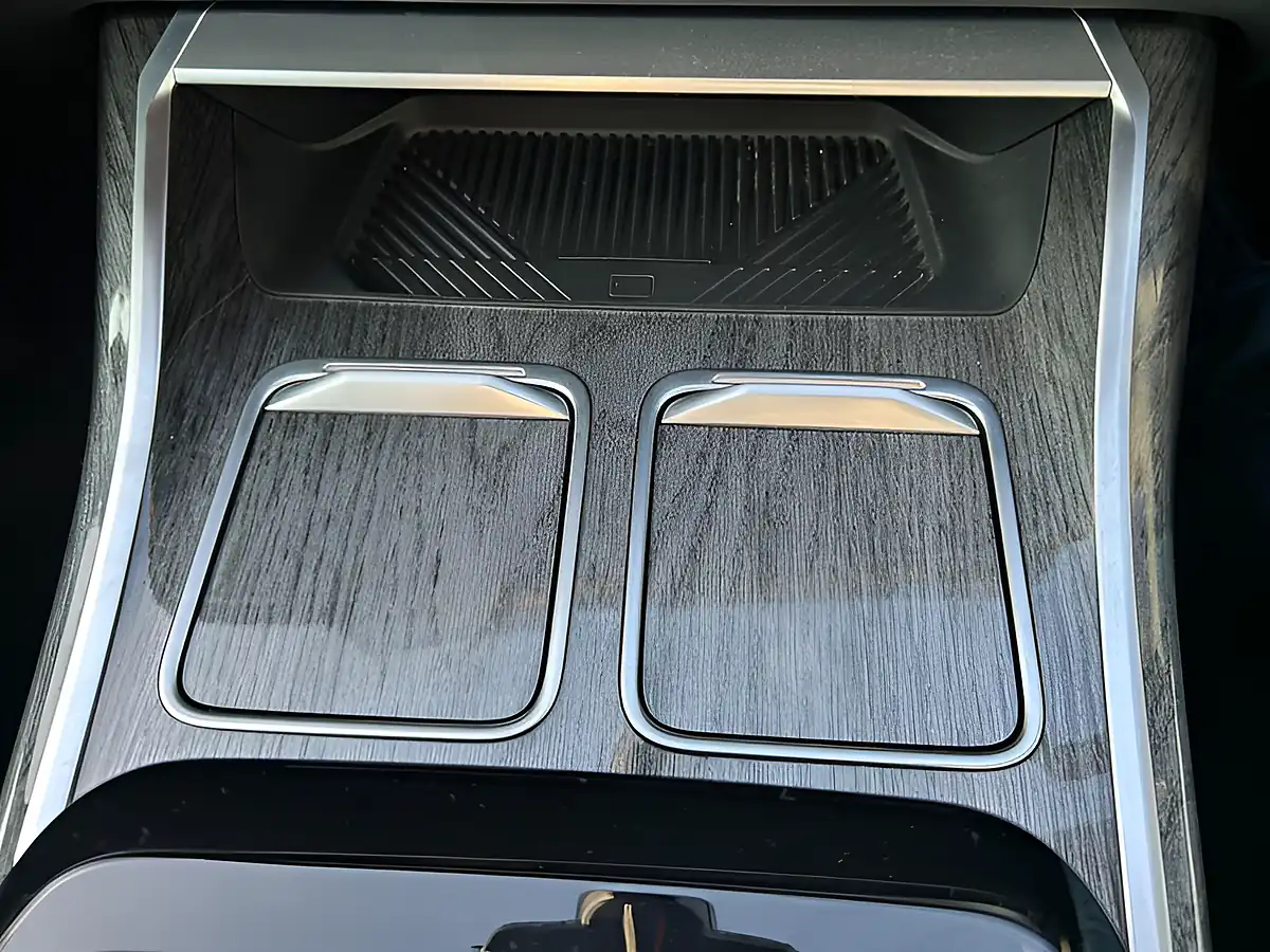 Used 2024 BMW 7 Series Excellence Black - Interior and Exterior details 17