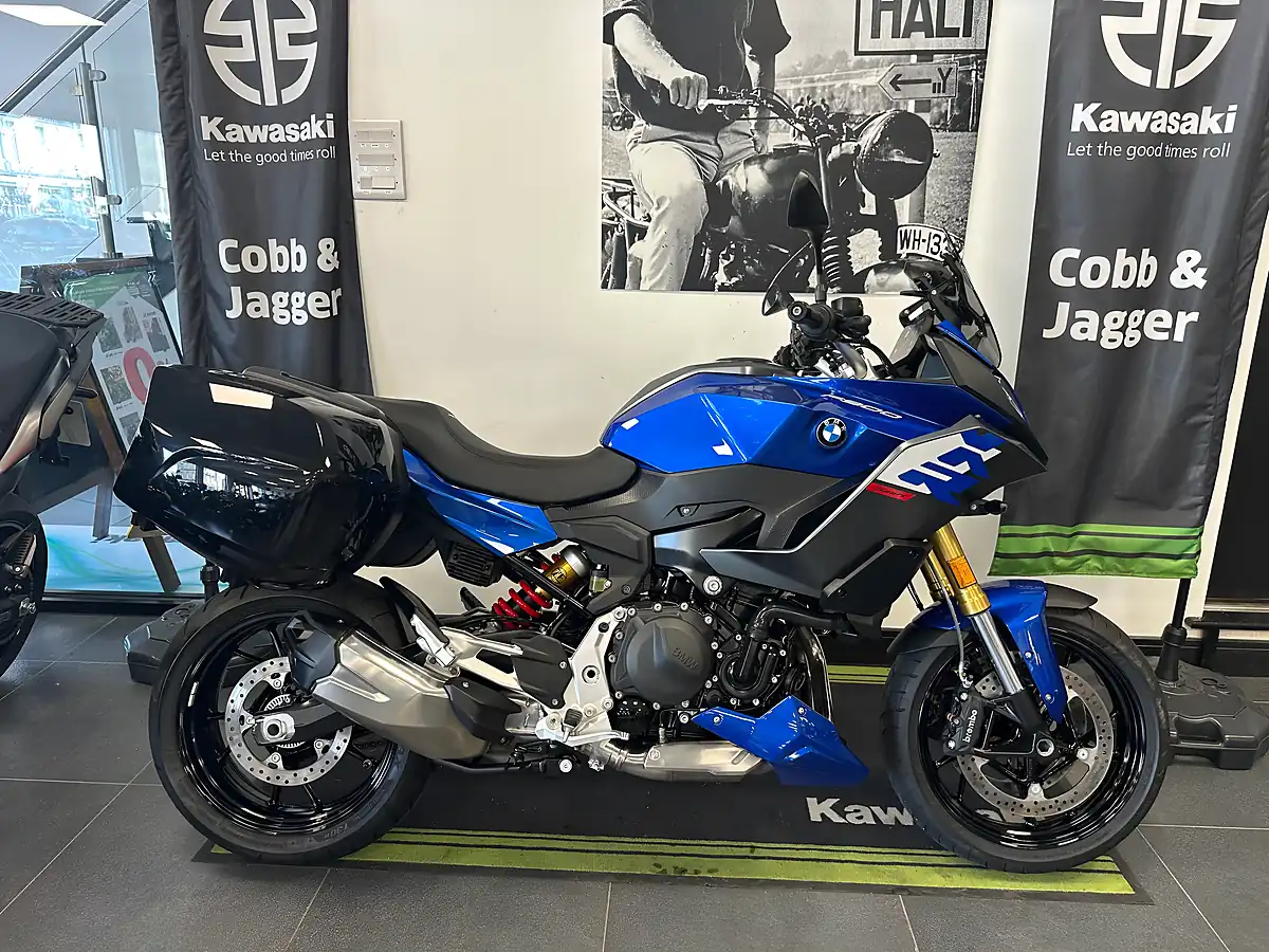 Used 2024 BMW F 900 Xr Blue - Front View