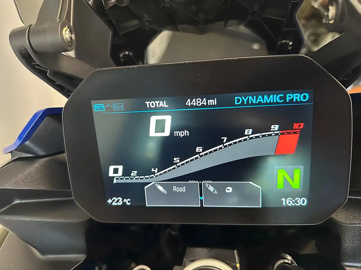Used 2024 BMW F 900 Xr Blue - Interior and Exterior details 9